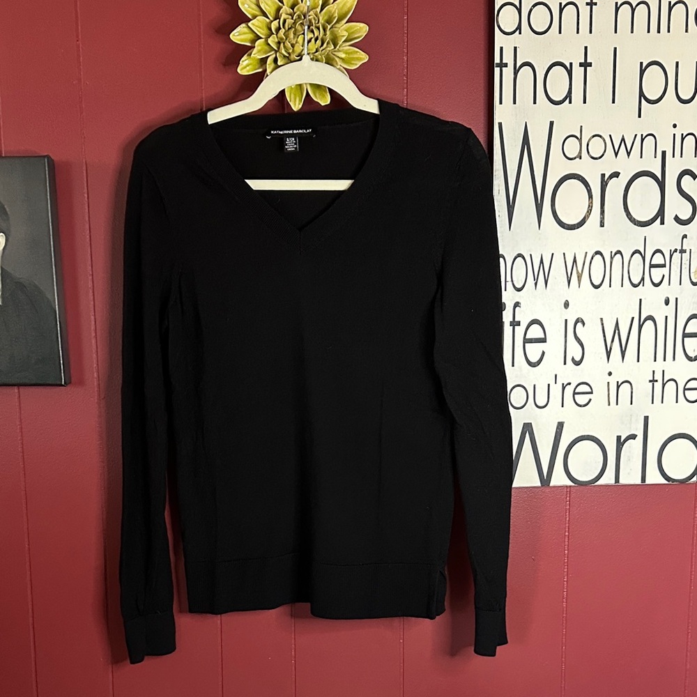 Katherine Barclay Classic V-neck Sweater ✔️